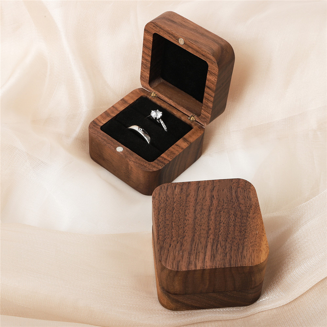 Custom Logo Square Wood Ring Packaging Case Luxury Walnut Wooden Mini Wedding Ring Jewelry Display Storage Box 