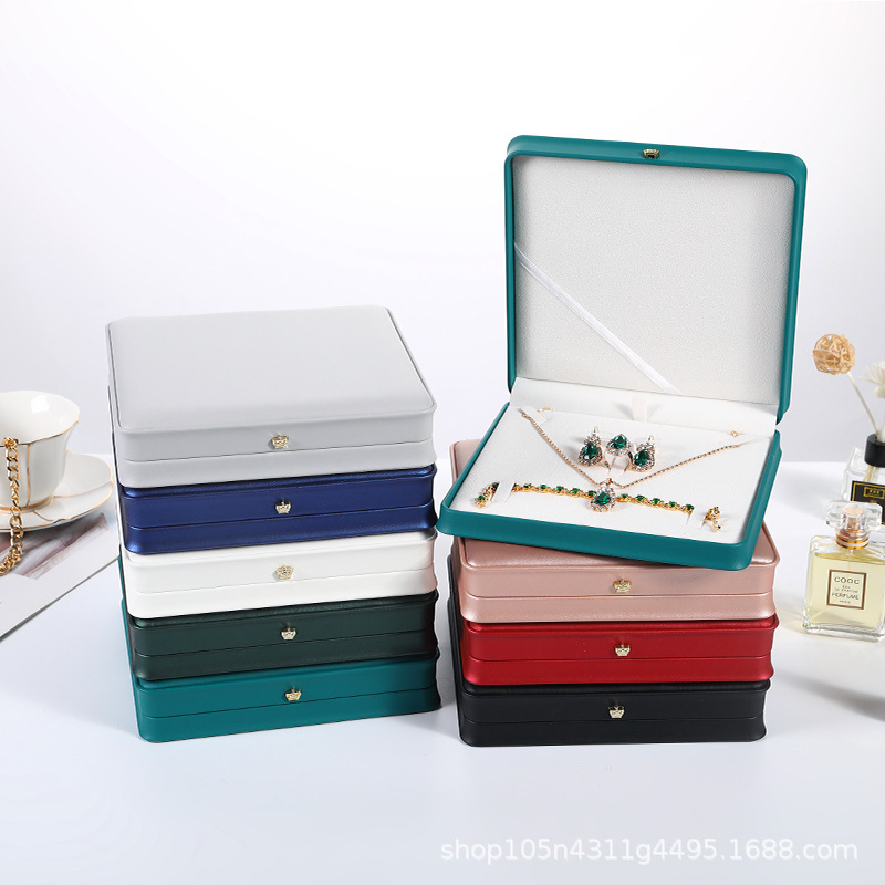 Custom Logo Luxury Engagement PU Leather Ring Necklace Earrings Bracelet Gift Packaging Case Black Velvet Set Jewelry Box 