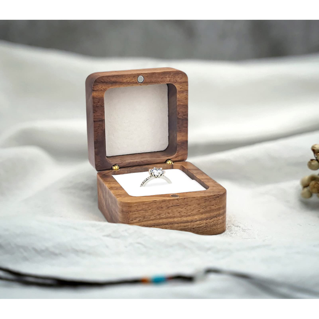 Low MOQ Free Custom LOGO Luxury Lacquering Wooden Gifts Ring Jewelry Box Storage Box Black Walnut Ring Box 