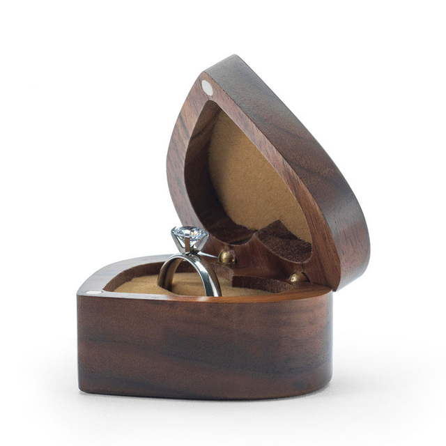 Luxury Custom Logo Walnut Wooden Heart-Shaped gift Wedding Jewelry Rings Box