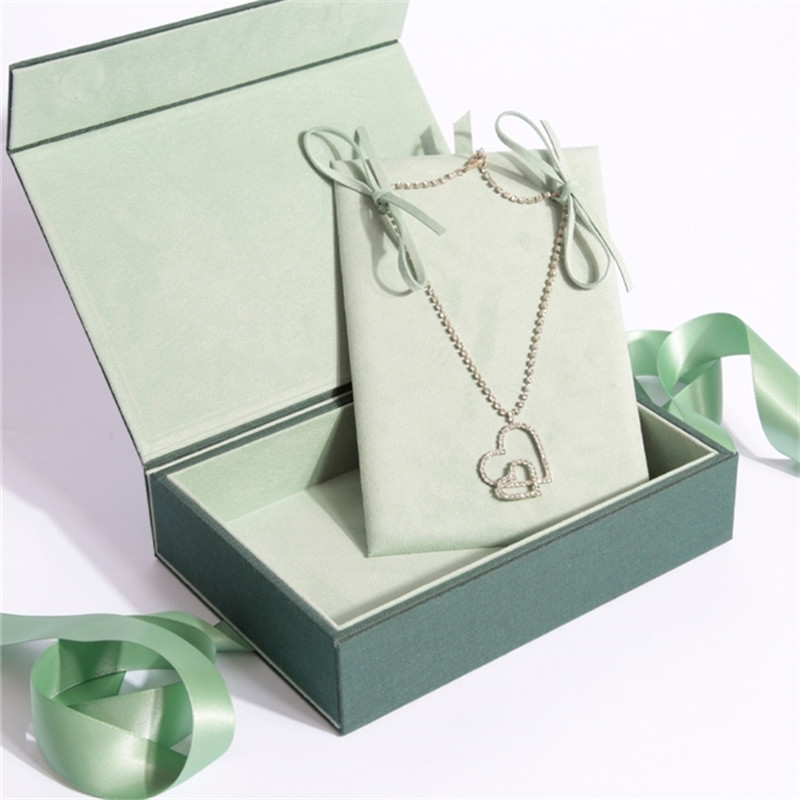Custom Magnetic Flap Earring Jewelry Boxes Rigid Paper Display Box for Women Set Gold Logo Plush Green Ring Box 