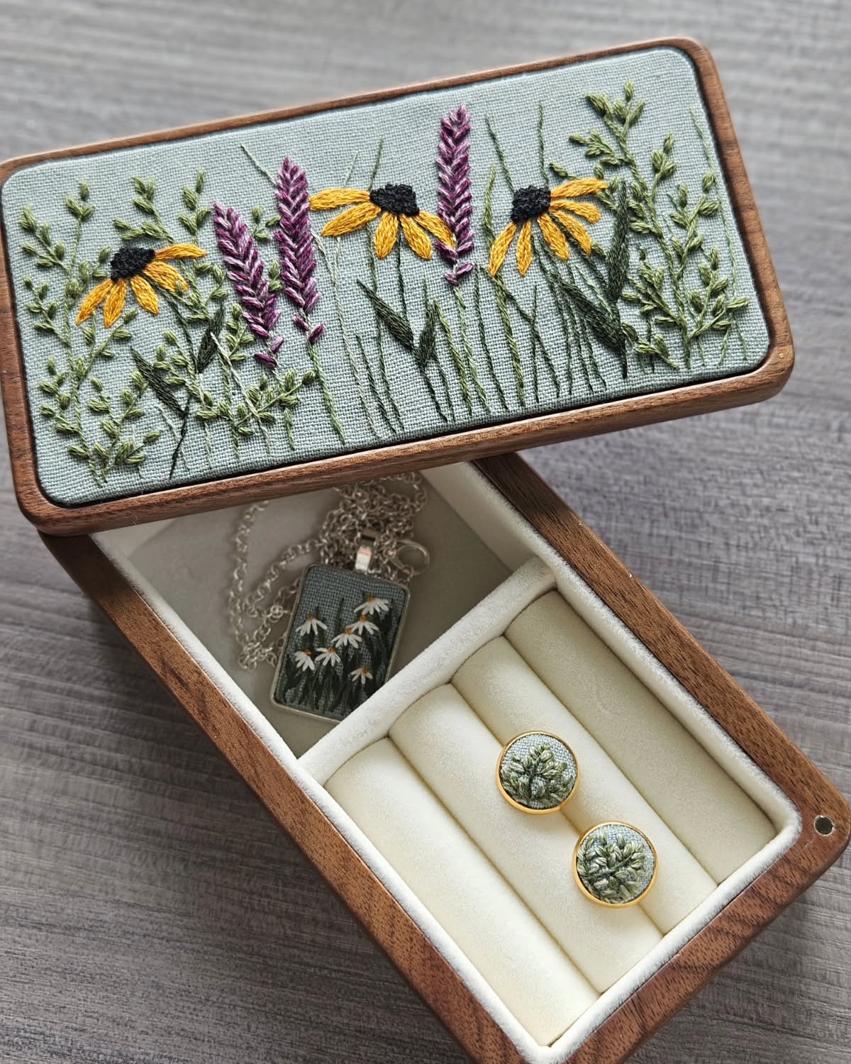 Personalized Jewelry Packaging Wooden Box Ring Necklace Storage Box with Logo Handmade Fabric Embroidered Jewelry Boxes