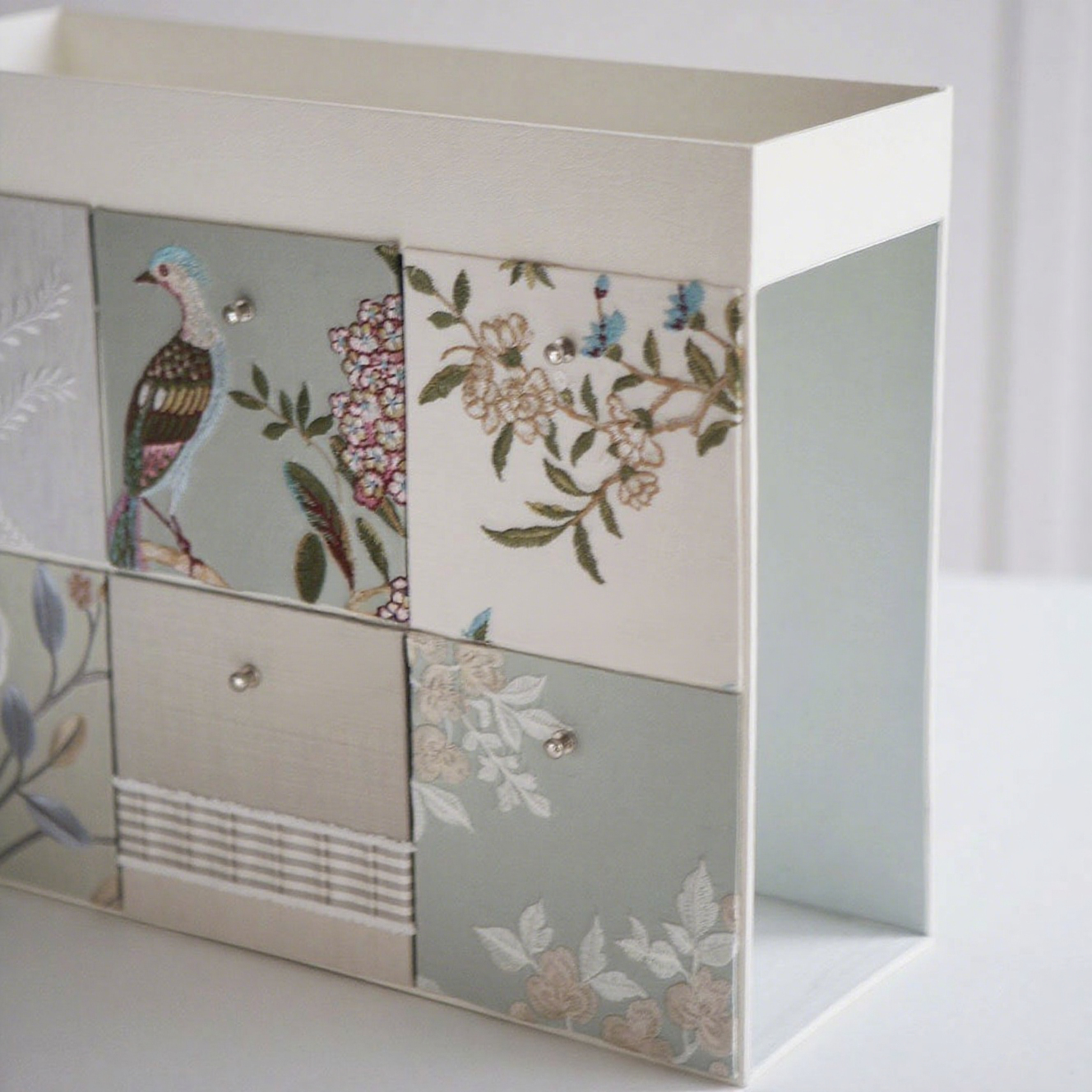 Fabric Hand Embroidery Makeup Organizer Box Snap Button Open Jewelry Packaging Bracelet Watch Storage Box Cosmetic Gift Box