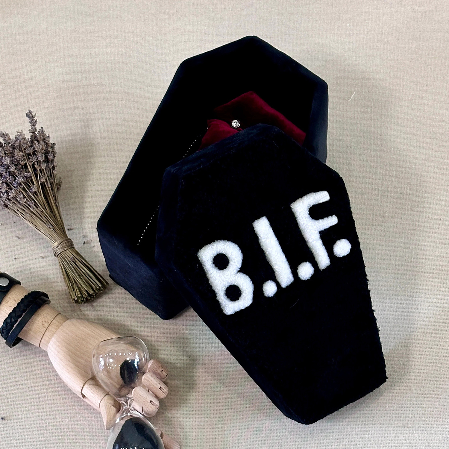 Custom Black Halloween Embroidered Velvet Jewelry Storage Box Necklace Earring Ring Gothic Coffin Shaped Jewellery Packaging Box