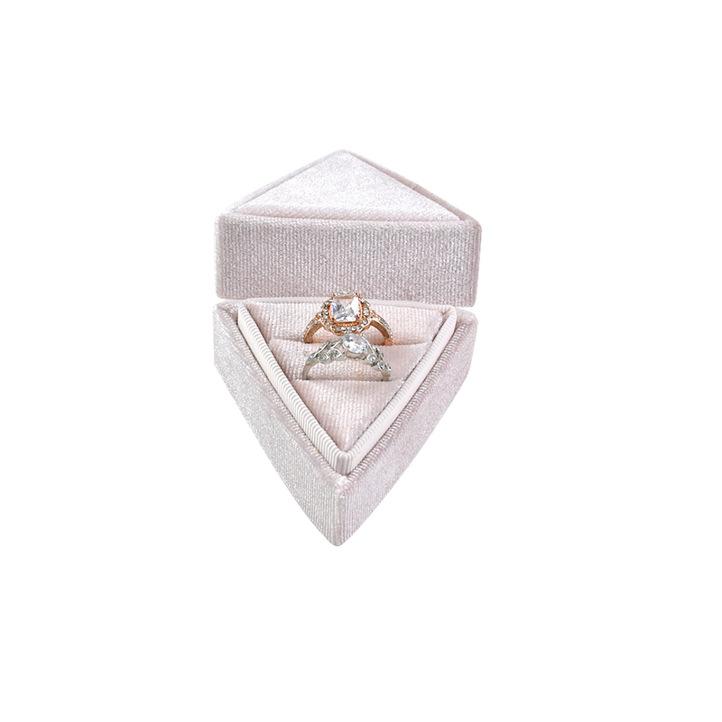 Factory direct supply of triangle velvet box with customizable logo