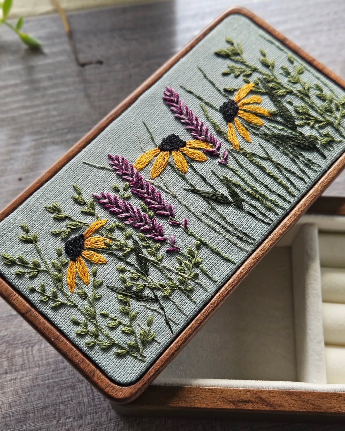 Personalized Jewelry Packaging Wooden Box Ring Necklace Storage Box with Logo Handmade Fabric Embroidered Jewelry Boxes