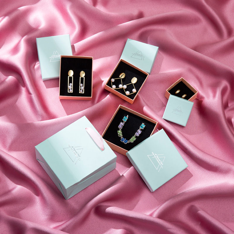 Manufacturers Sell Fresh Hot Silver Paper Tiffany Blue Jewelry Ring Earrings Bracelet Necklace Set Packaging Box