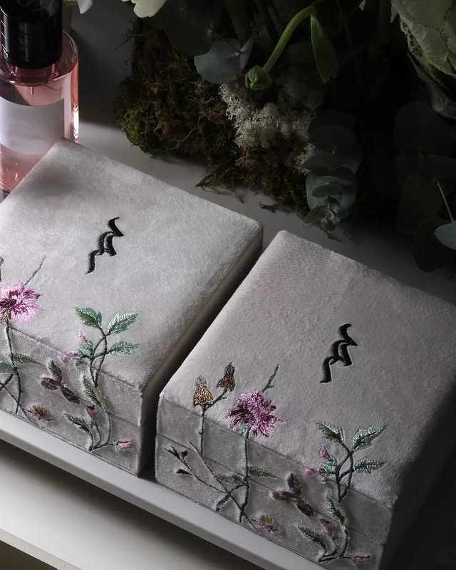 Customizable Flowers Embroidered Watch Jewelry Box Packaging Logo Fabric Single Watch Organizer Necklace Watch Display Box 