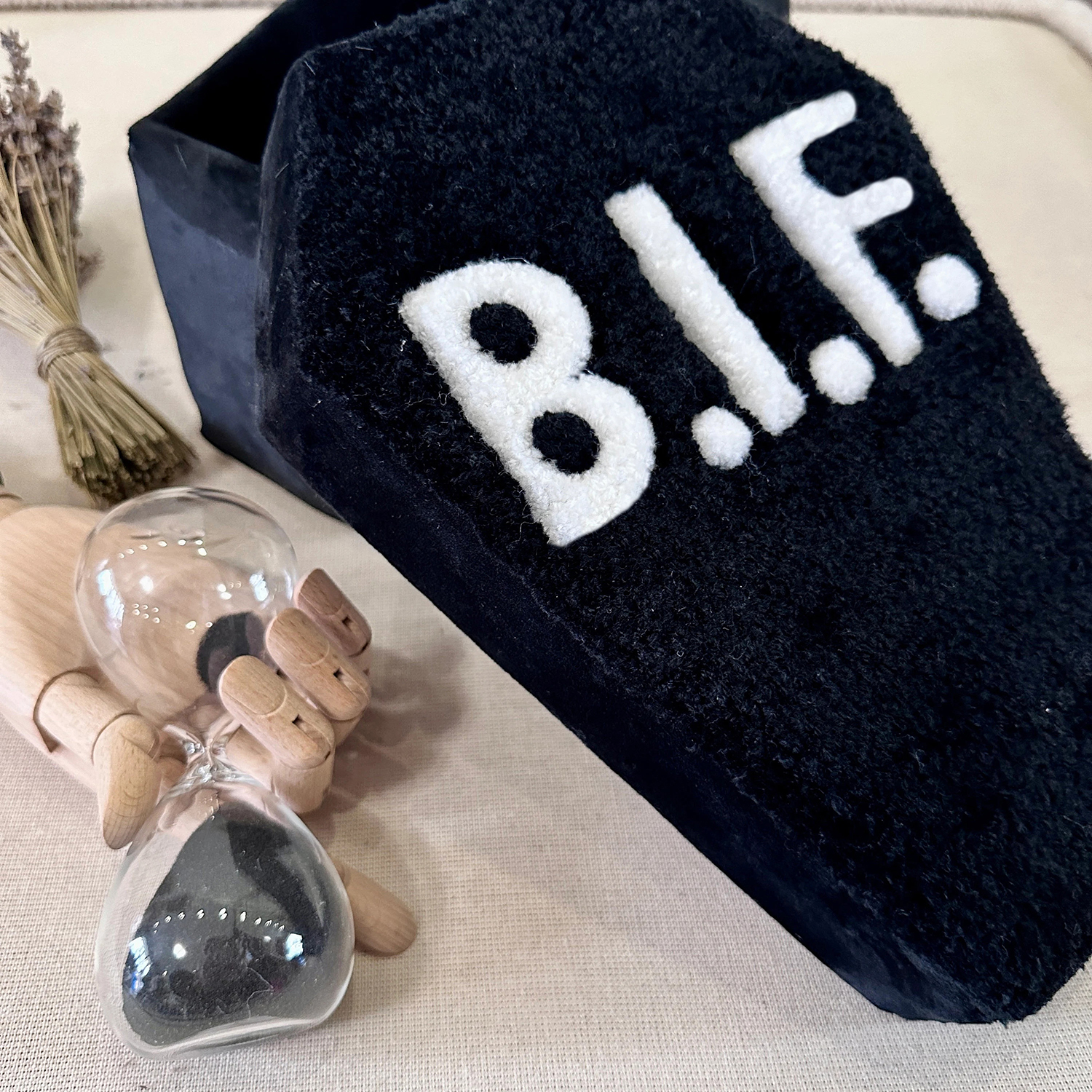 Custom Black Halloween Embroidered Velvet Jewelry Storage Box Necklace Earring Ring Gothic Coffin Shaped Jewellery Packaging Box