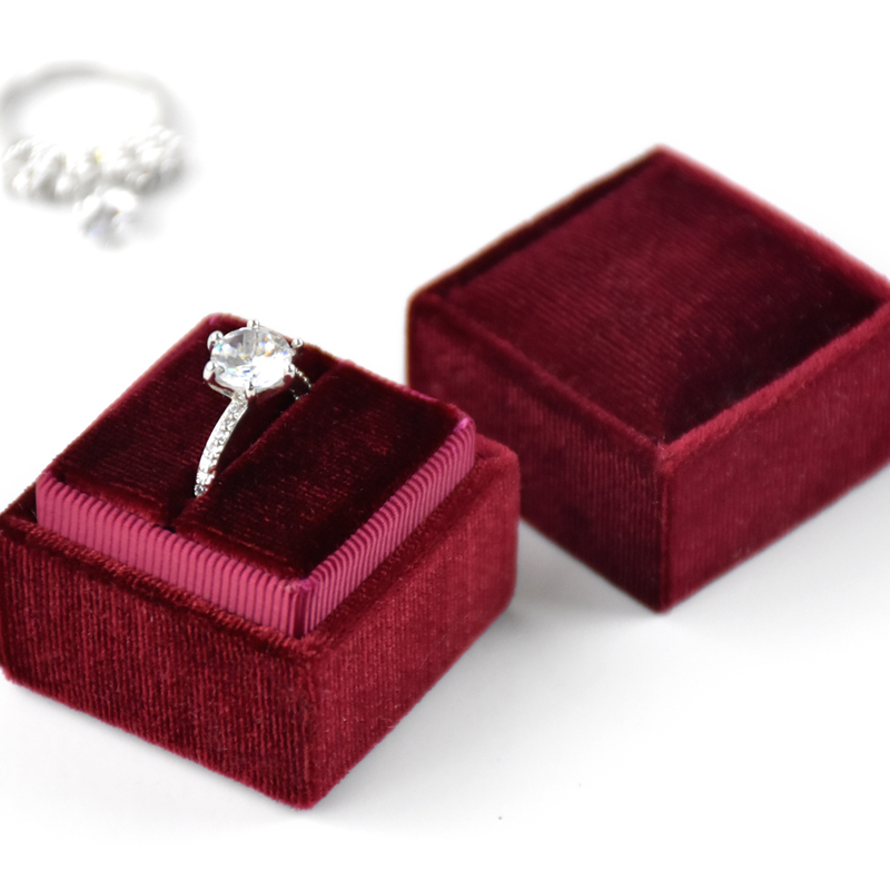Elegant Red Plum Square Shape Velvet Fabric Ring Boxes Jewelry Wedding Proposal Gift Ring Display Packaging Box