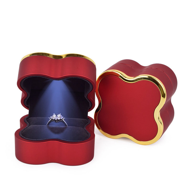 Valentine's Day Ring Pendant Rubber Lacquer With Lamp Necklace Box Creative Clover LED Light Jewelry Box 