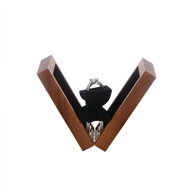 New Design Creativity High-grade Rotatable Solid Wood Walnut Elegant Simple Wedding Proposal Ring Jewelry Packaging Box