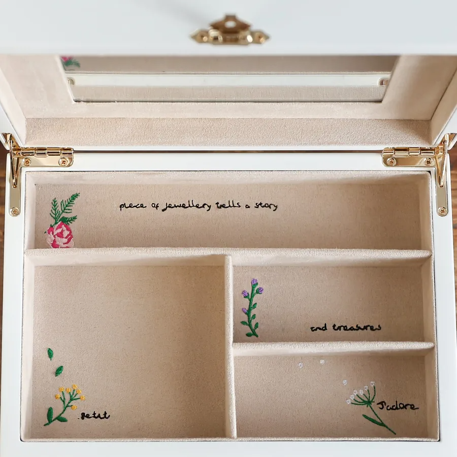 Small Suitcase Watch Gift Box Flower White Velvet Embroidery Necklace Jewelry Box Ring Boxes Bracelet Pendant Wooden Packaging