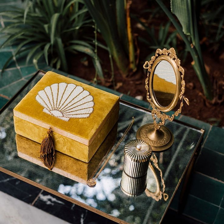 Luxury Velvet Seashell Pearl Jewelry Decorative Box Jewelry Packaging Box with Tassel Beaded Embroidered Jewelry Storage Box