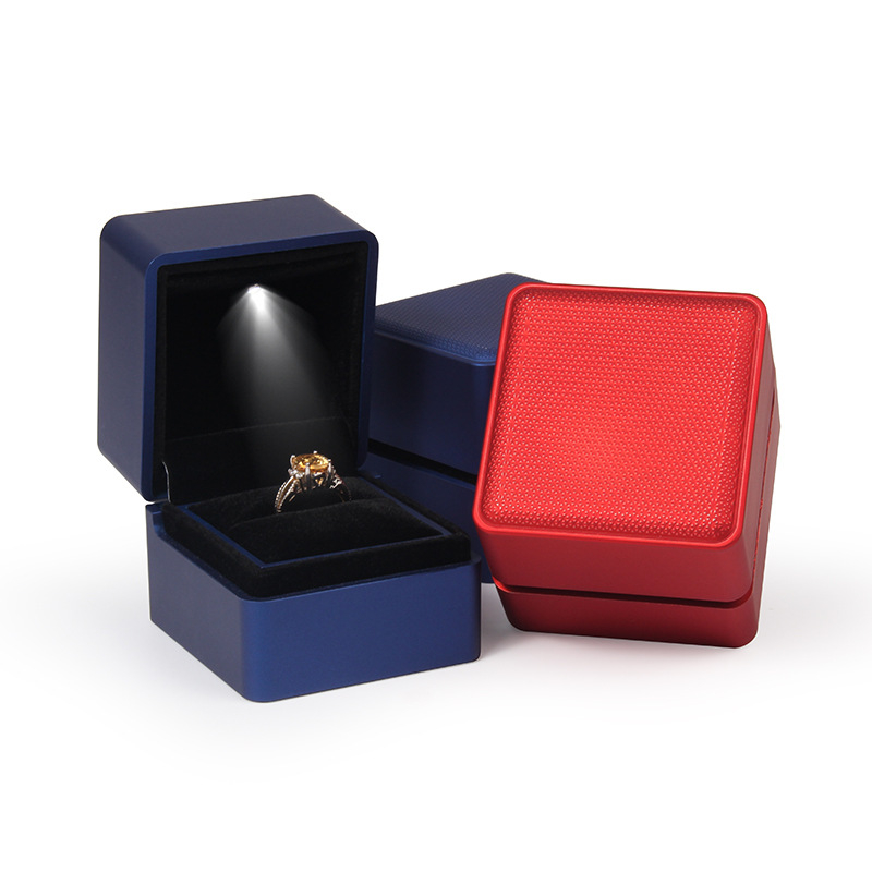 Hot Selling LED Light Ring Box Jewelry Gift Case Luxury Rhombus Pattern Velvet Inlay For Wedding Engagement Proposal Packing Box 