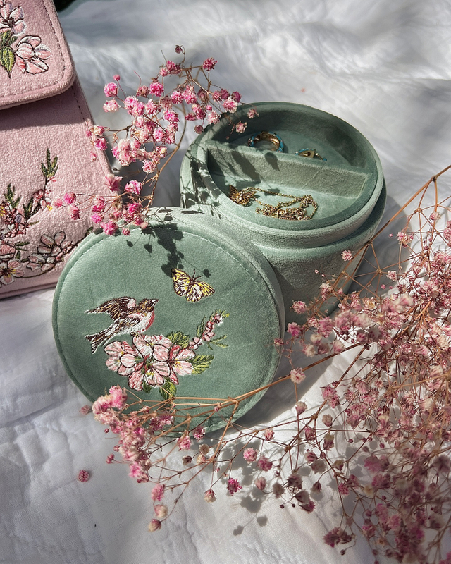 Morning Song Bird Embroidered Round Jewellery Box Soft Velvet Mini Necklace Organizer Embroidered Earrings Bracelet Display Box